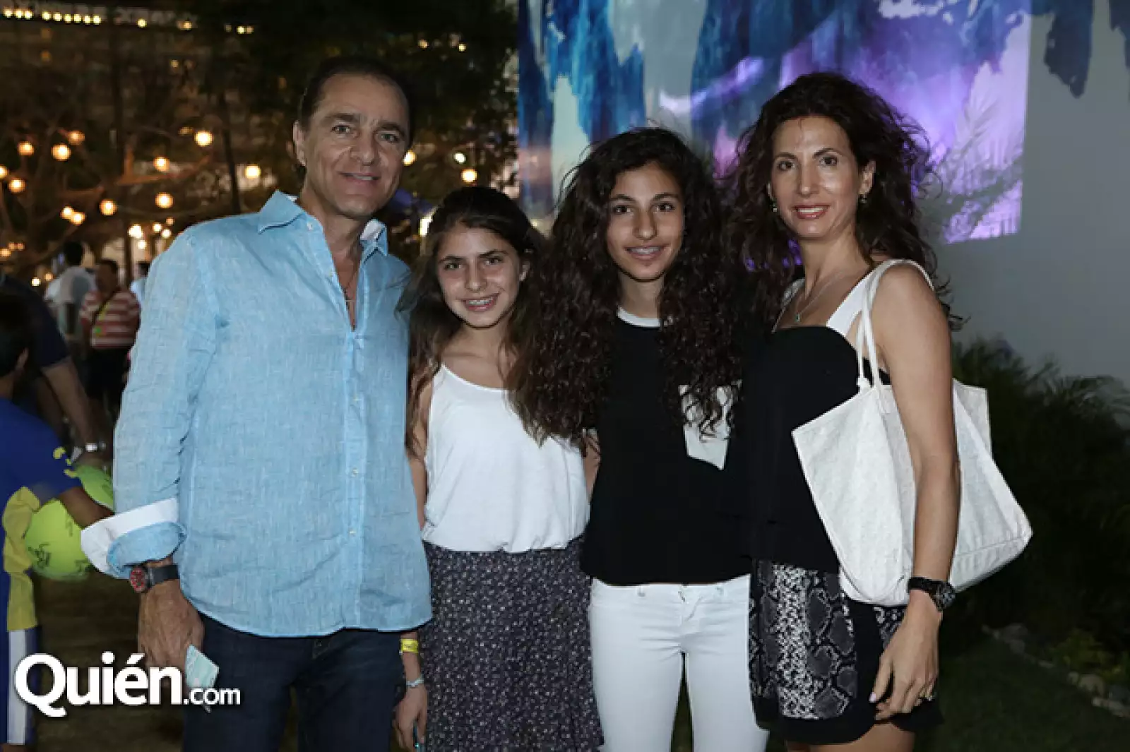 Pablo, Sofía, María y María Elena Checa