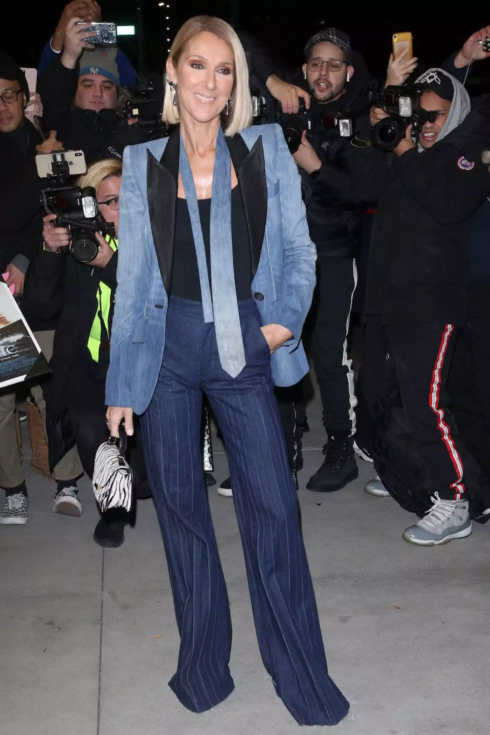 Celine saliendo de un TV show en Ronald Van Der Kemp