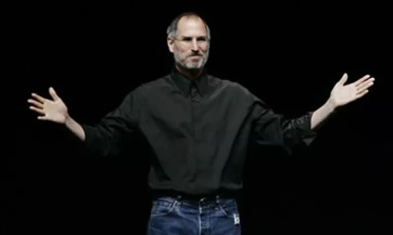 El libro sobre la vida del ex CEO de Apple, quien falleció el 5 de octubre, está apoyado en más de cuarenta entrevistas que Isaacson  realizó con el propio Steve Jobs. (Foto: AP)