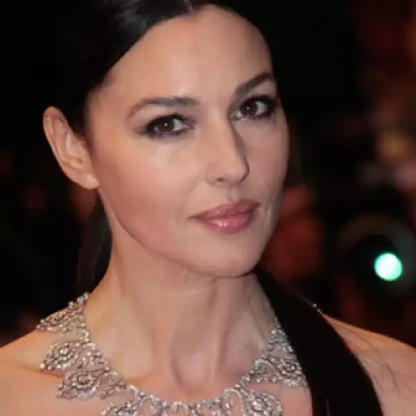 Una actriz madura y sensual es Monica Bellucci, quien cada lugar que pisa arranca las miradas de hombres y mujeres.