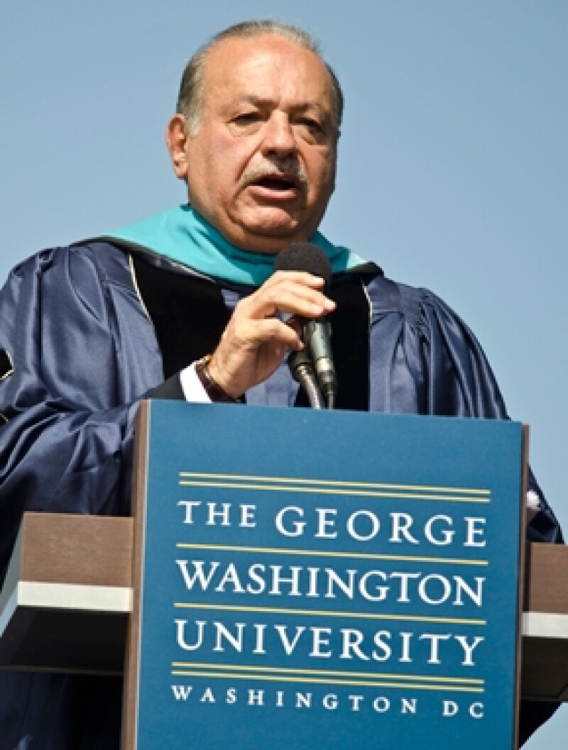 El empresario mexicano obtuvo el grado honorario de parte de la Universidad de George Washington, que le fue concedido por sus contribuciones al mundo.