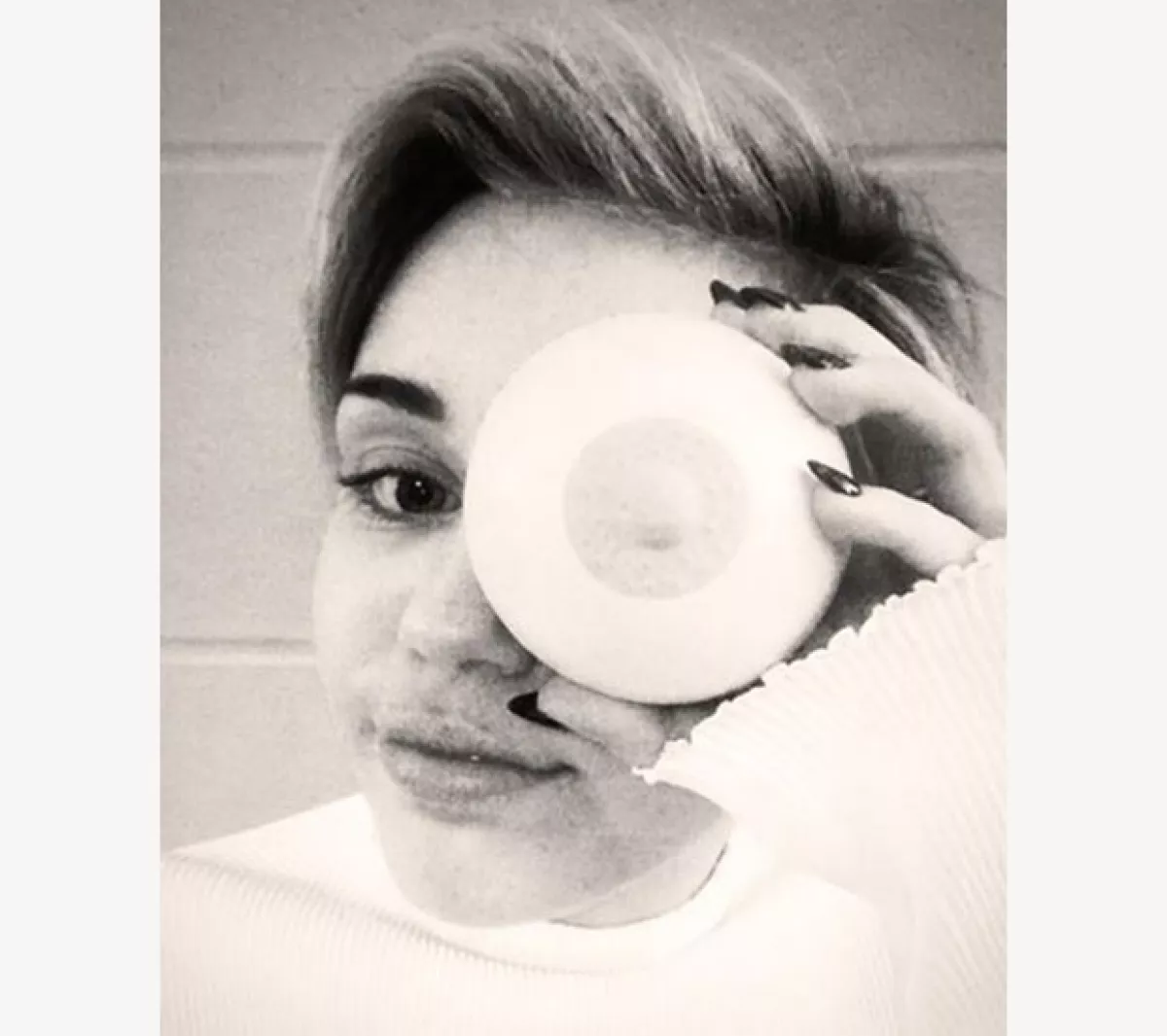 Ahora la desnudez de Miley tiene una causa, la censura.