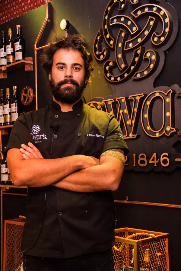 FILIPE NEVES- CAN CAN copy.jpg