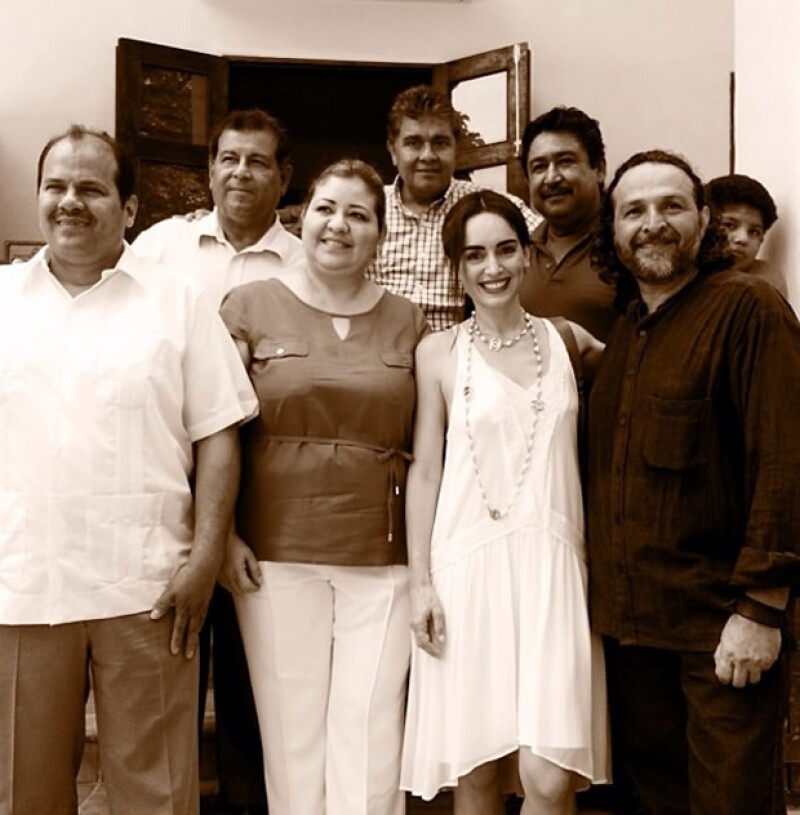"Con el Alcalde de La Antigua, su esposa, Adan y miembros del cabildo".