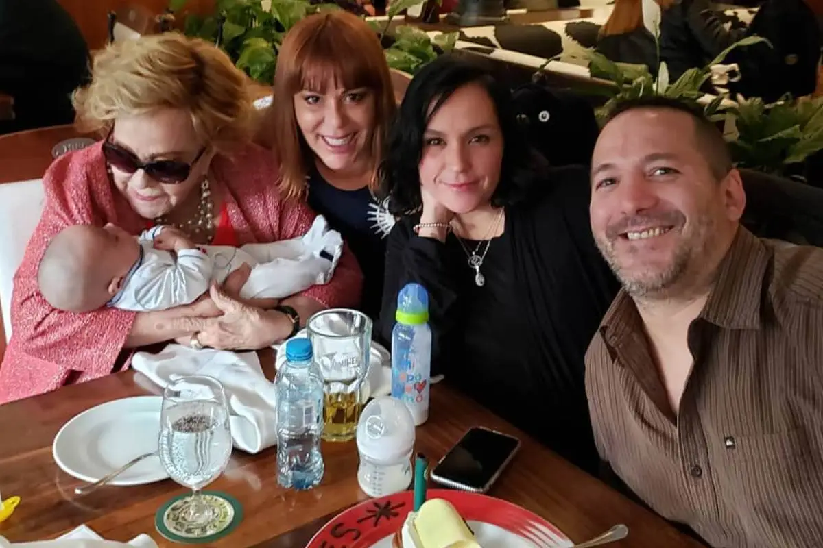 silvia-pinal-nieto-familia.jpg