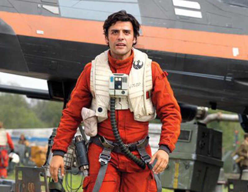 Oscar Isaac nos cuenta sobre integrarse a esta nueva generación con The Force Awakens, y lo que fue para él convertirse en piloto de un X-Wing.