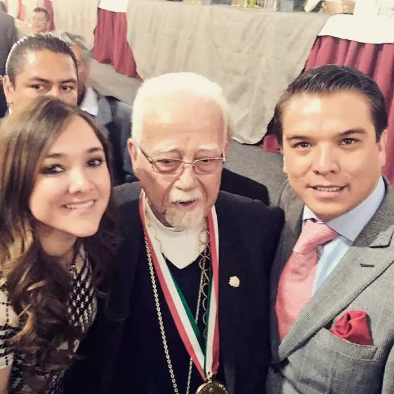 En la fiesta la actriz tuvo oportunidad de encontrarse a sus amistades y disfrutar de la fiesta en la que se celebraron los 83 años del Arzobispo.