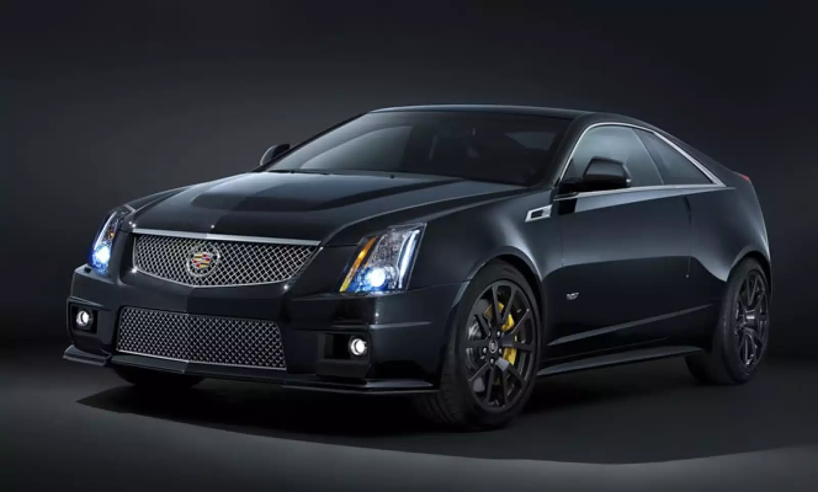 Cadillac presentó una modificación de lujo de su modelo CTS, bajo la nomenclatura de “Black Diamond”, el cual utiliza una modificación de pigmento negro diferente al estilo metálico que otras automotrices utilizan.