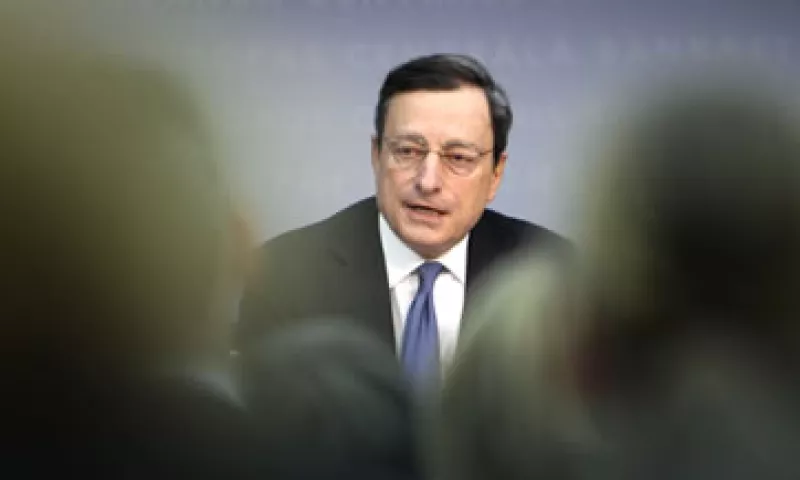 Gracias a los préstamos a la banca, los bonos gubernamentales de Italia, España y Bélgica han caído considerablemente. (Foto: AP)