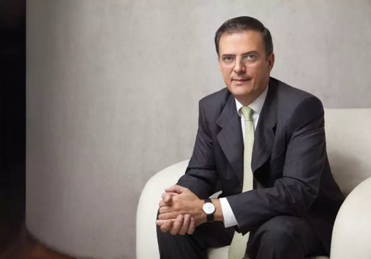 A unas semanas de que hizo oficial su divorcio, el jefe de Gobierno del DF nos cuenta cómo le planteó la separación a Mariagna Prats y nos asegura que no tiene novia.