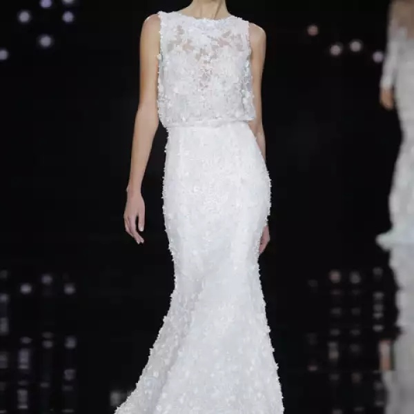 Look con aplicaciones a mano.