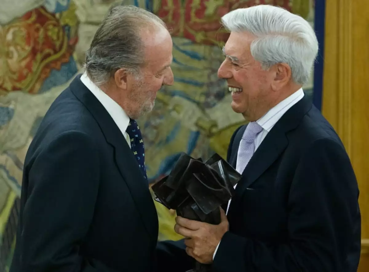 El escritor fue reconocido con el galardón, correspondiente al año 2009, junto a la presidenta de Filipinas, Gloria Macapagal-Arroyo.