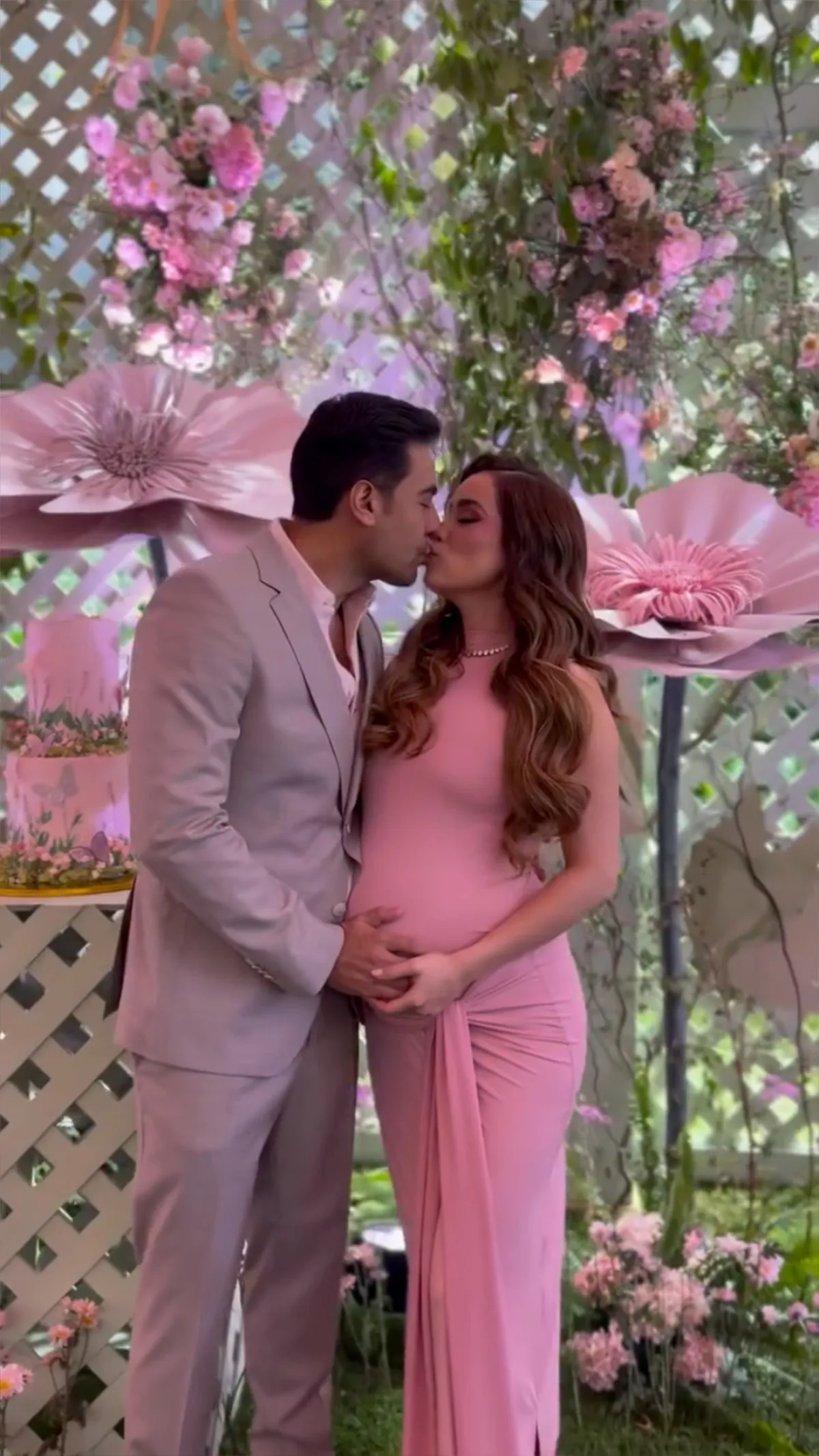 Carlos Rivera y Cynthia Rodríguez organizaron un lujoso baby shower por la llegada de su hija, María