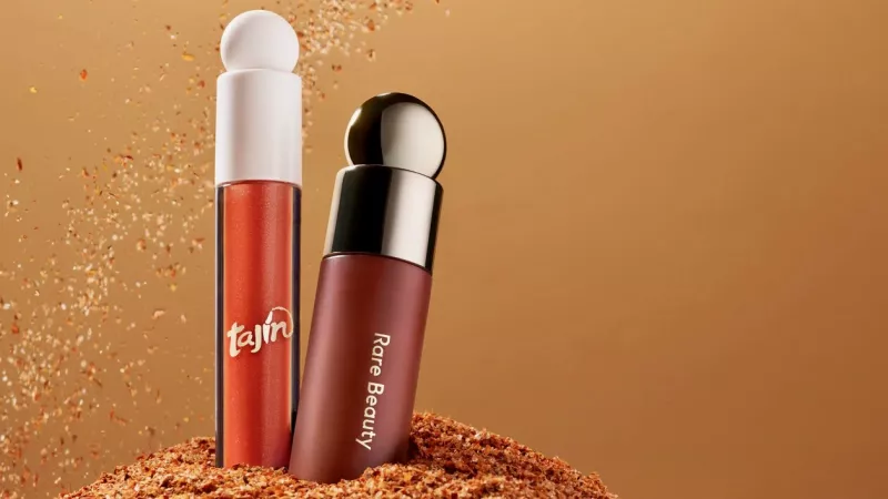 Del antojo al maquillaje: Tajín y Selena Gómez se 'ayudan' para llegar a otros mercados