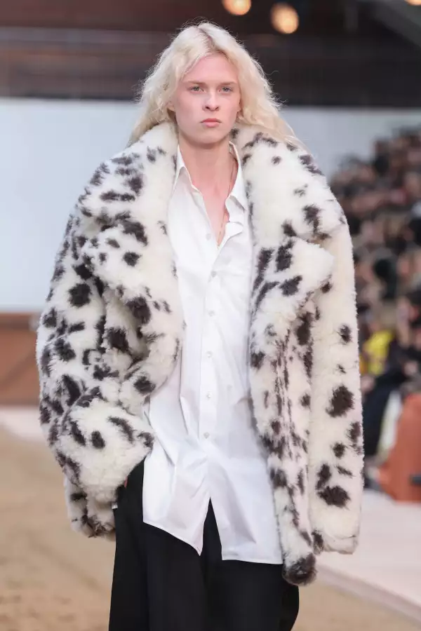 Stella McCartney : Runway - Paris Fashion Week - Womenswear Fall Winter 2023-2024