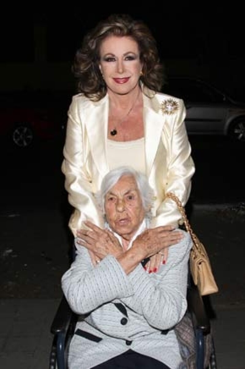 Laura es quien cuida a la abuela, Eva Mange.