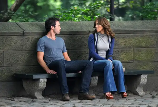 Alex OLoughlin y Jennifer Lopez protagonizan esta película.