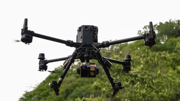 Un dron sobrevuela la región de Michoacán.