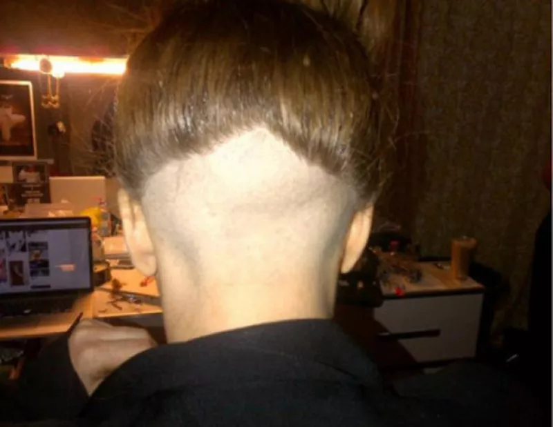 Este corte ha sido para rendir tributo a la madre de uno de sus amigos íntimos, Terry Richardson, quien falleció hace unos días.