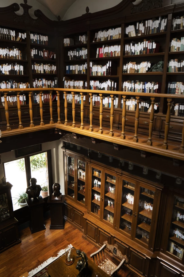 La biblioteca contiene más de 20 mil libros y fue diseñada por el mismo ex presidente