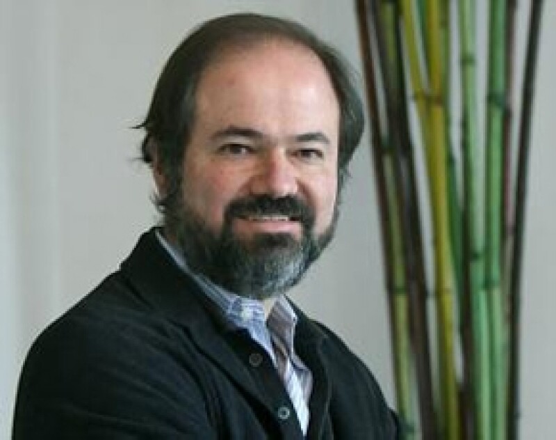 El escritor supone que aunque votará por Andrés Manuel López Obrador en la elección del 1 de julio, quien ganará será Enrique Peña Nieto.