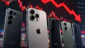 Cinco teléfonos inteligentes de distintas marcas aparecen sobre una superficie oscura, en la que al fondo, una gráfica financiera roja con una flecha descendente representa la caída del mercado mundial de smartphones.