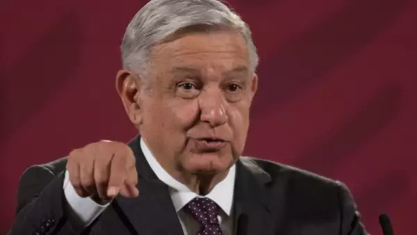 El Presidente Andrés Manuel López Obrador en la tradicional conferencia de todas las mañanas, respondió las preguntas de los reporteros, en el salón tesorería de Palacio Nacional. Con el, el Secretario de Educación, Esteban Moctezuma Barragán.