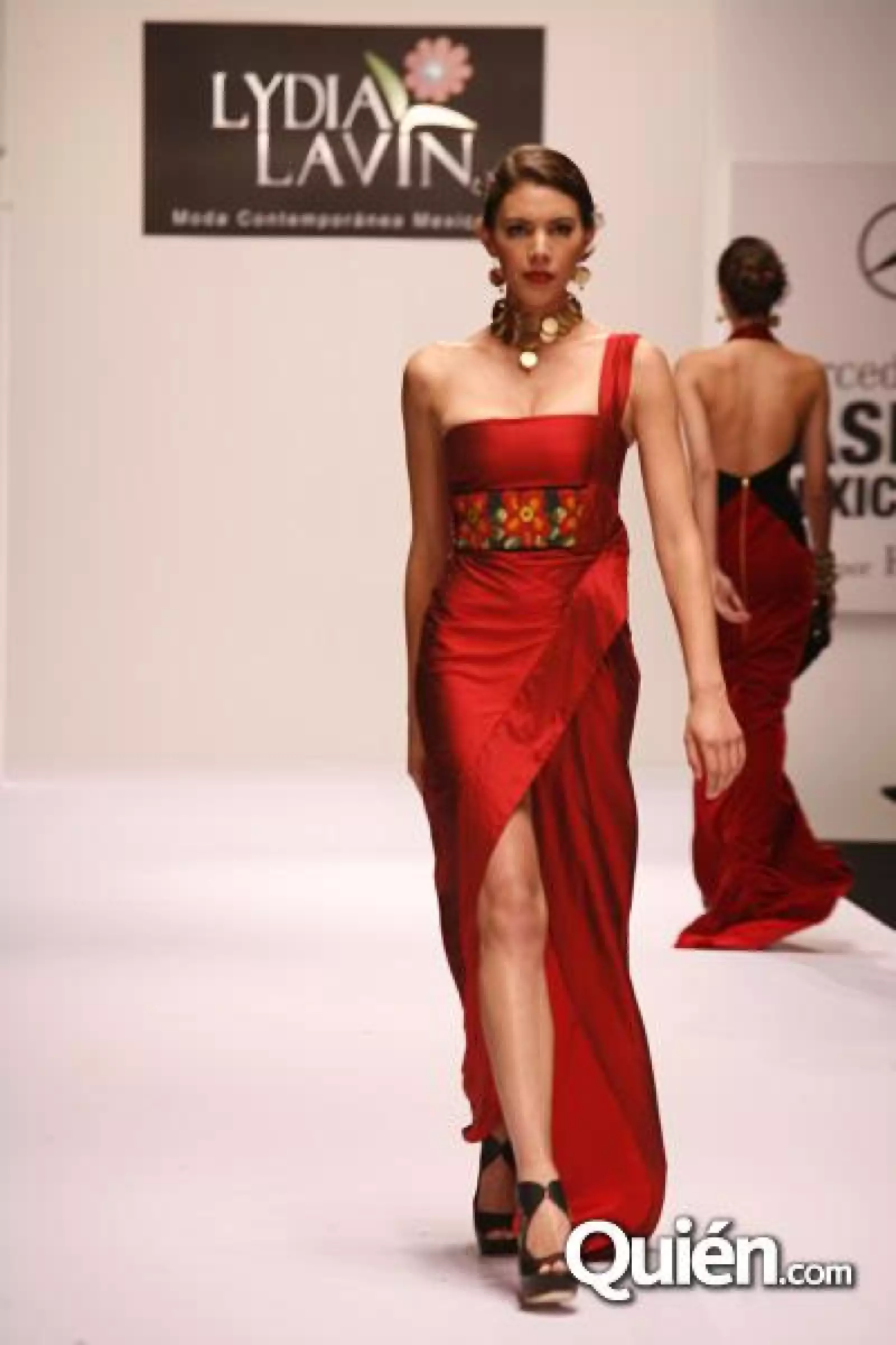 Mercedes  Benz Desfile Lydia Lavin