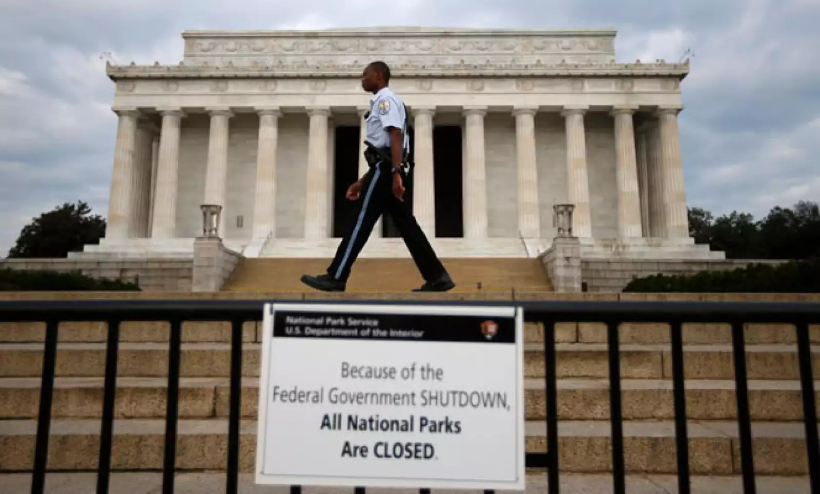 Casi un millón de trabajadores gubernamentales fueron enviados a sus casas sin goce de sueldo.