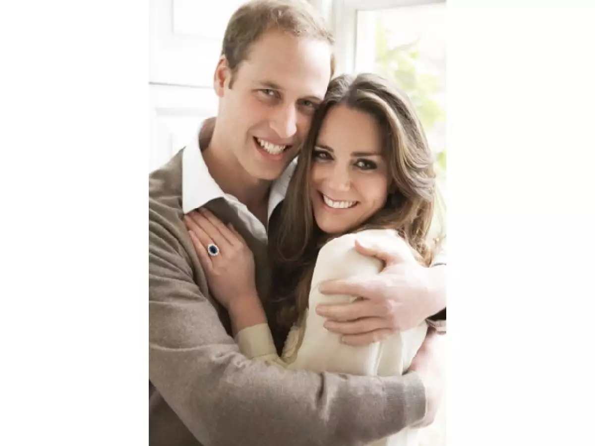 Mario Testino, quien tomó algunas de las fotos más famosas de la difunta princesa, señala que las imágenes se asemejan por el ambiente en el que fueron tomadas.