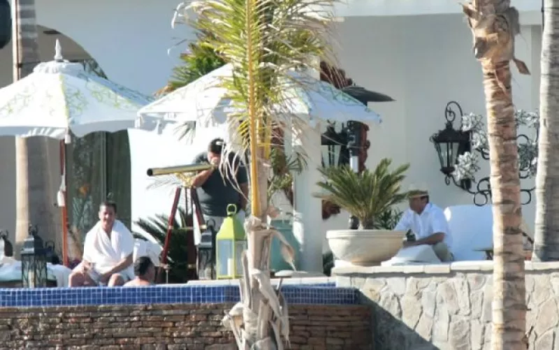 El cantante se tomó unos días de descanso en el hotel One and Only Palmilla luego de sus presentaciones en el Auditorio Nacional. El Sol estuvo acompañado de su hermano, Alejandro Basteri.