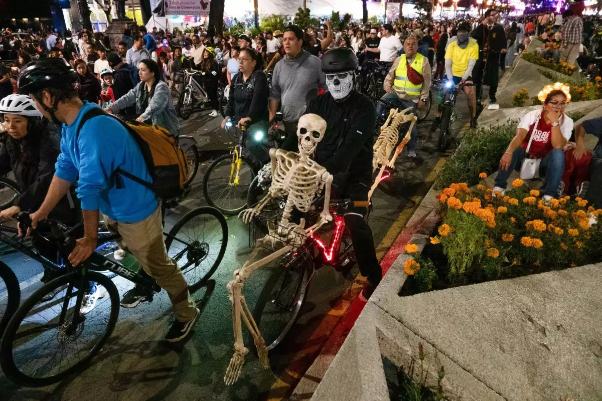 Paseo Nocturno Día de Muertos