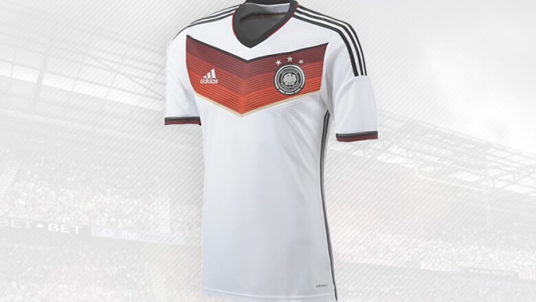 La escuadra teutona usa la playera elaborada por la compañía de casa, Adidas.