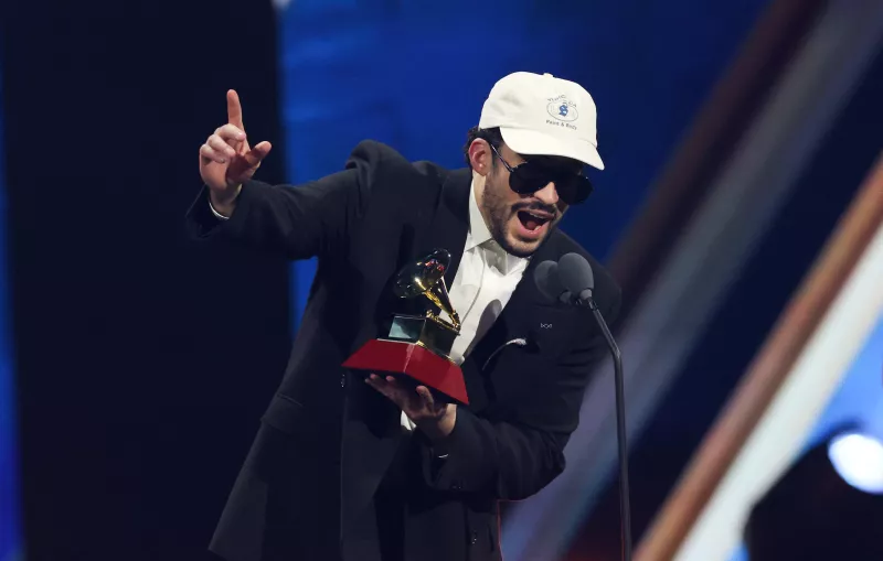 Bad Bunny recibe premio de Mejor Álbum del Año 