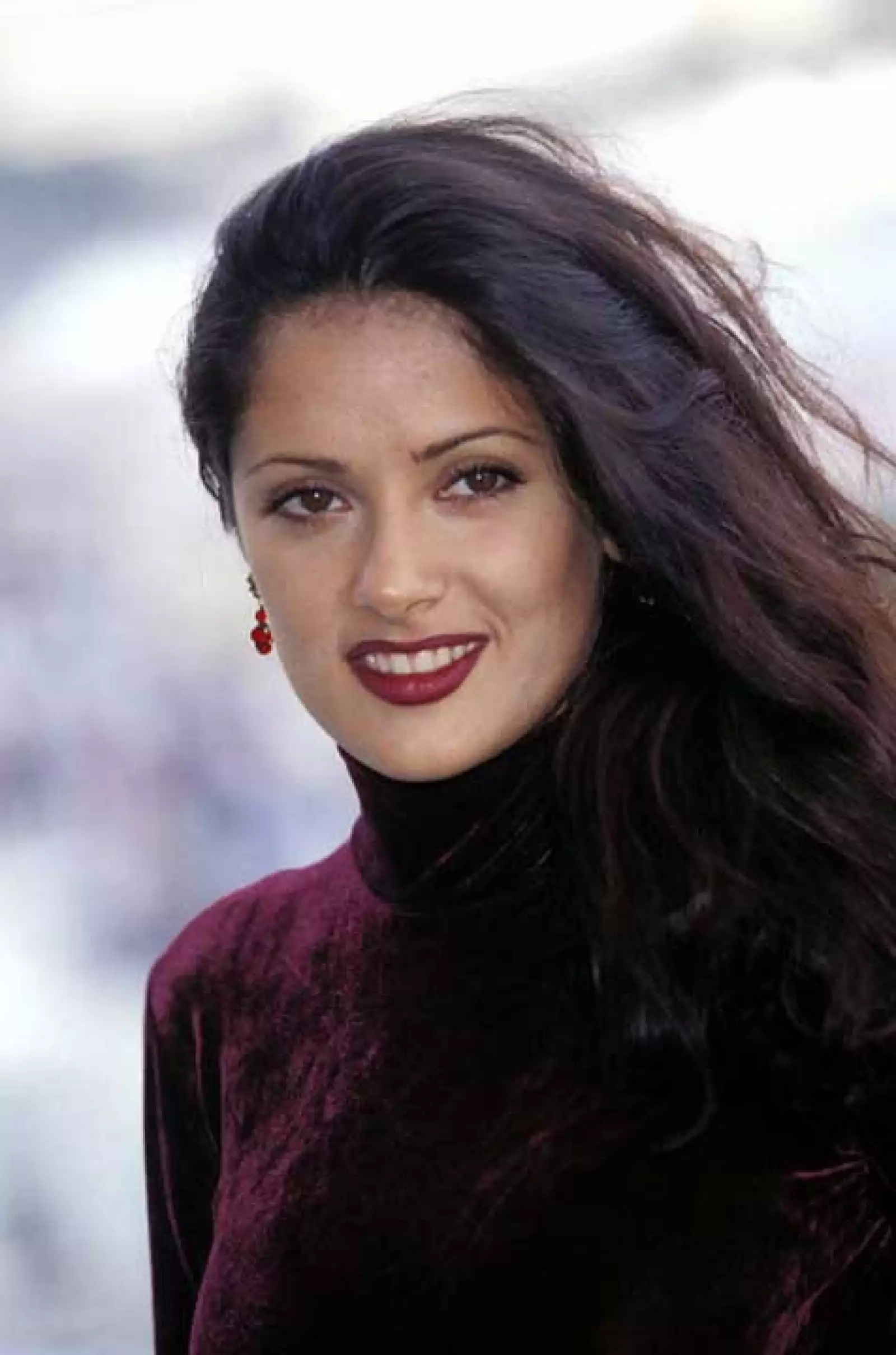 El cuello de tortuga no fue una buena elección ya que Salma tiene grandes atributos por tanto la hizo ver más llenita.