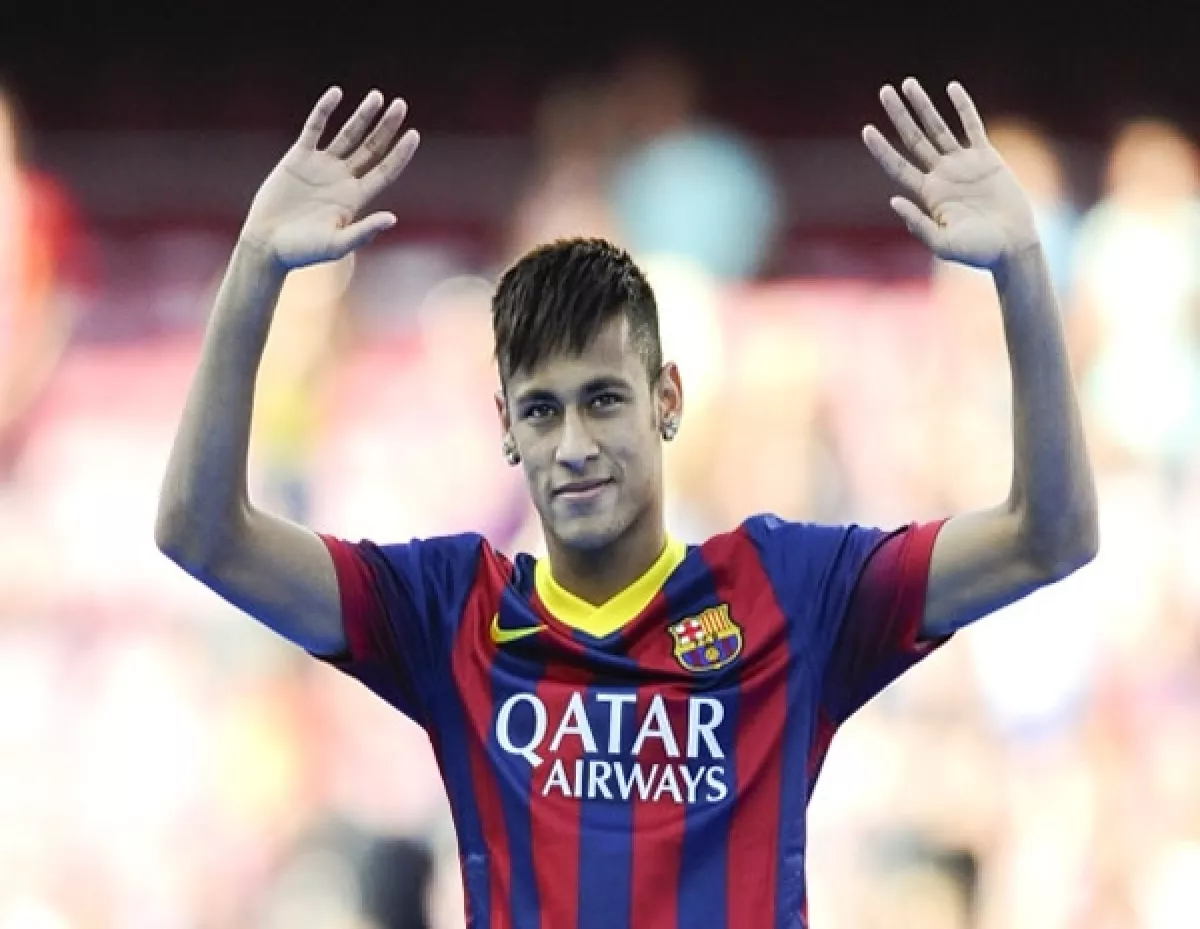 Bruna (novia de Neymar) no suele posar en bikini pero le encanta demostrar sus curvas-