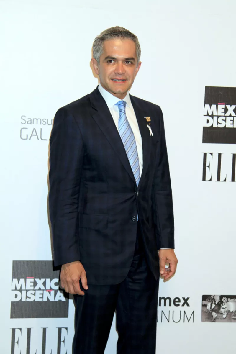 El Jefe de Gobierno del Distrito Federal negó que los demandados por la empresaria tengan influencia con él o su gobierno, y destacó que un tribunal decidirá sobre el caso.