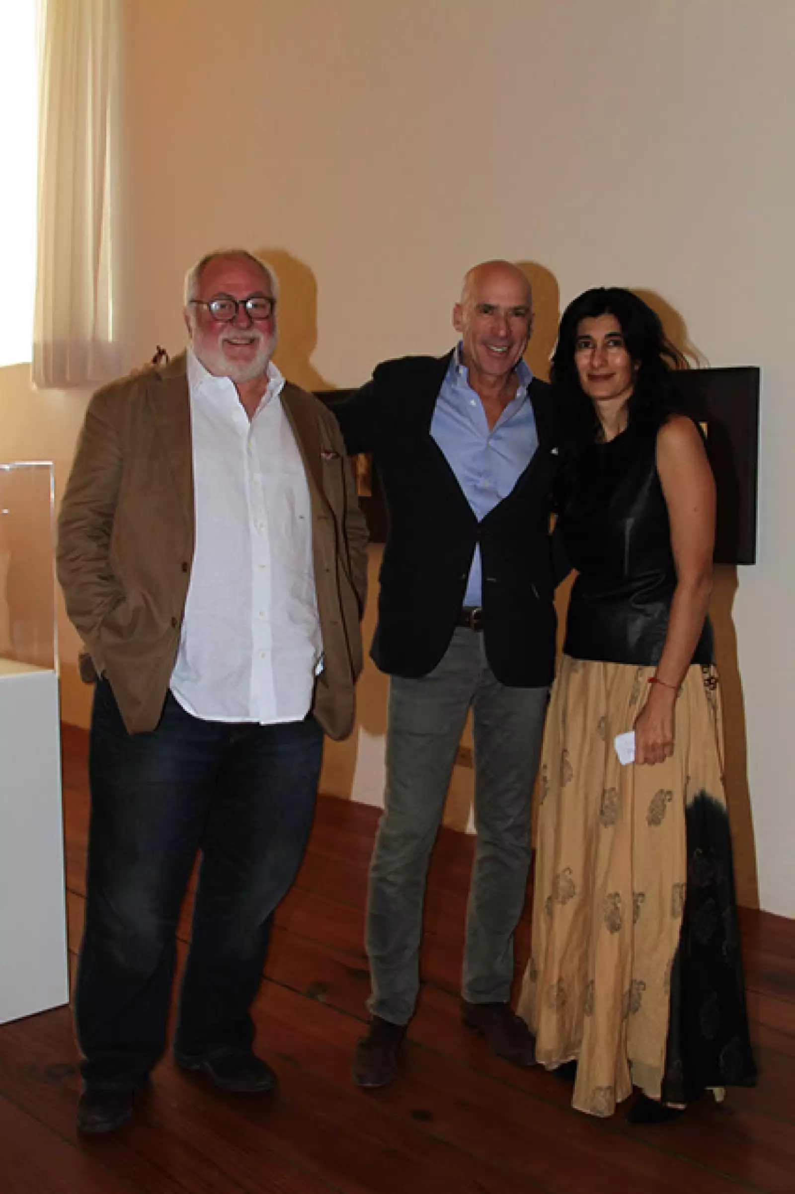Duccio Ermenegildo y Chris Hill, coleccionistas de Washington, con Abaseh Mirvali