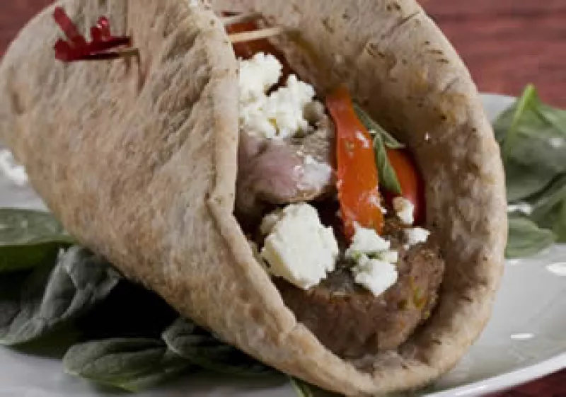 El wrap es más accesible que un sándwich y puede comerse con una sola mano camino al trabajo, como acostumbran los ingleses. (Foto: AP)