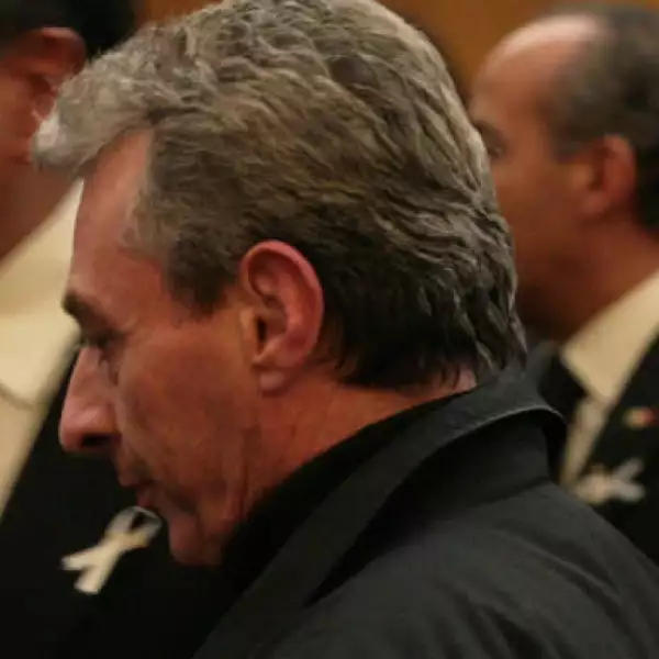 El actor César Costa acudió a la celebración para dar sus condolencias.