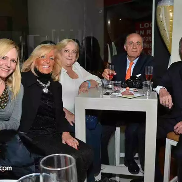 Adriana Fernández,con Ana Mary Álvarez y Chelo Sáez,Javier González y Carlos García.