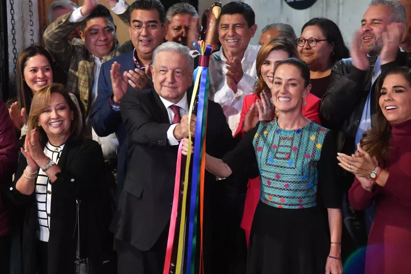 AMLO entrega baston sheinbaum