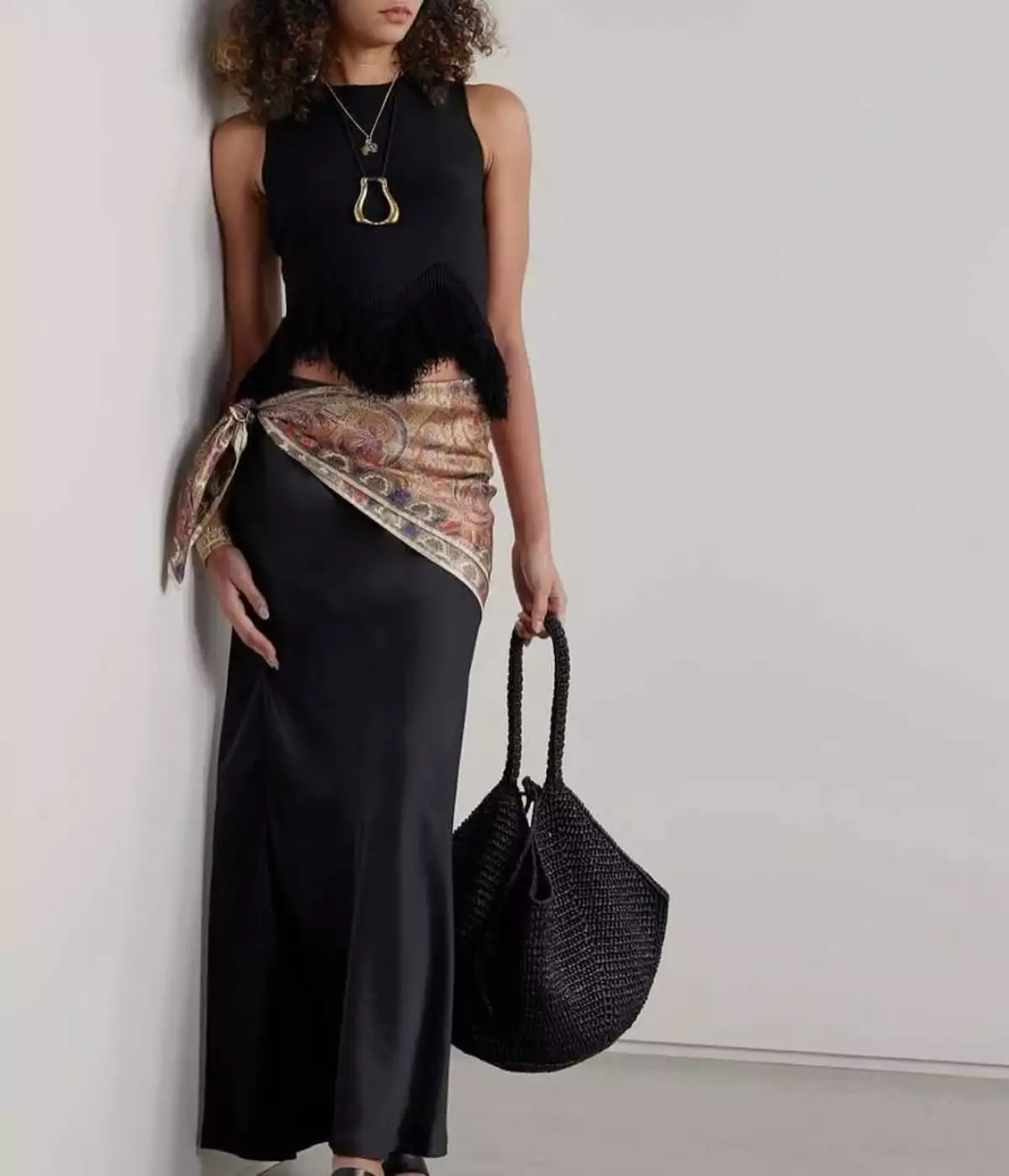 Total black con pañuelo.jpg