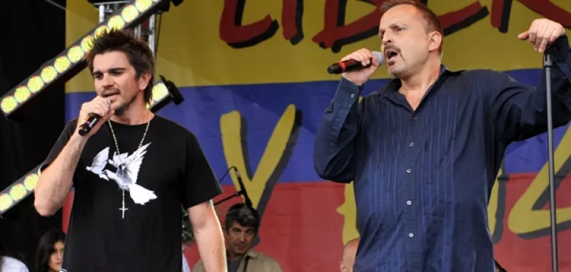 Los artistas cuestionan el manejo financiero de la entidad que reunió a artistas latinos para realizar acciones solidarias concretas en favor de la infancia.