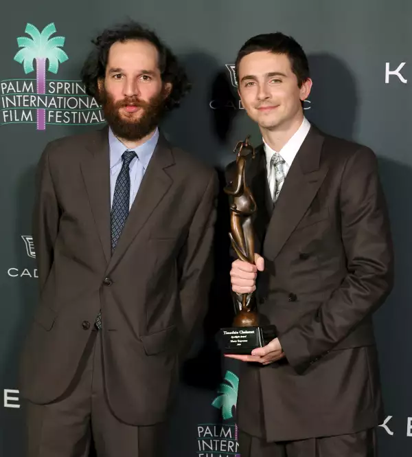 Josh-Safdie-y-Timothée-Chalamet