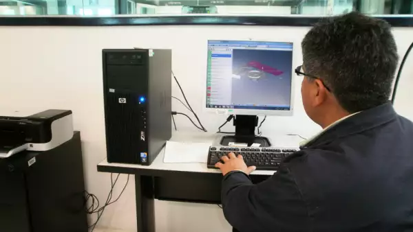 En el laboratorio de Metrolog�a se realizan mediciones de alta exactitud