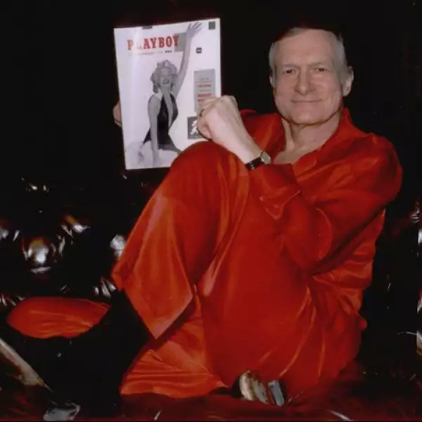 Hugh Hefner, creador de la revista Playboy, compró una tumba al lado de la fallecida actriz Marilyn Monroe, pues desea pasar la eternidad con ella.