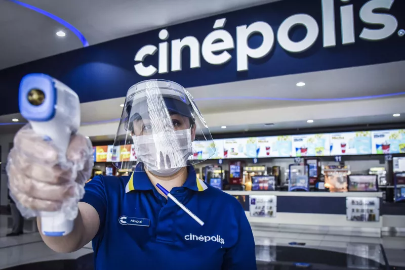 Cinépolis logra un acuerdo para reestructurar más de 1,000 mdd con los bancos