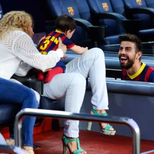 Incluso Piqué hizo algunas caras a su hijo para robarle una sonrisas.