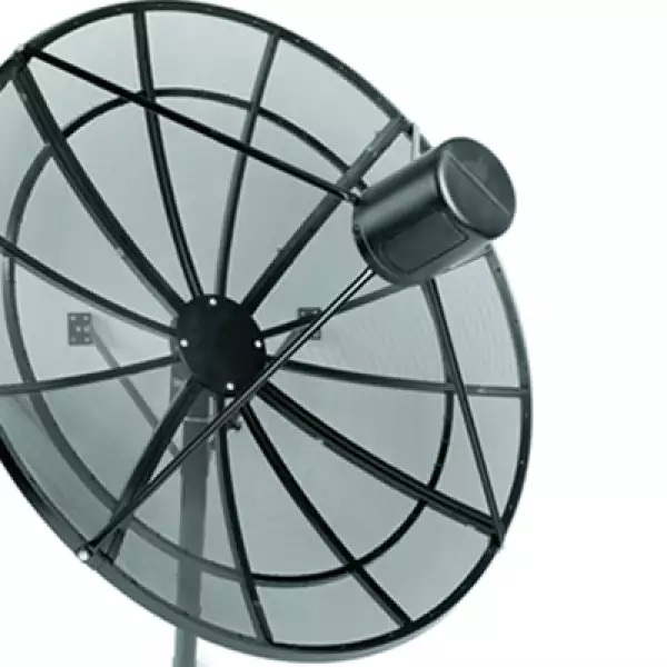 Aquellos platos metálicos de hasta cinco metros de diámetro, en principio, ofrecían programación internacional de calidad. Después del gasto (de millones de pesos de entonces) se requerían habilidades para dirigir la antena hacia el satélite correcto y la